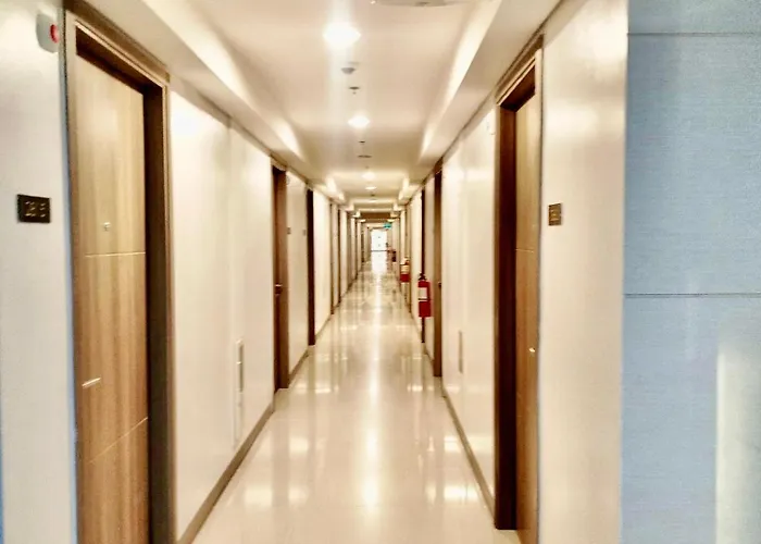 Apartment Sleek Urban Staycation-2br With Bay View Near Moa, Picc, World Trade Center And Us Embassy